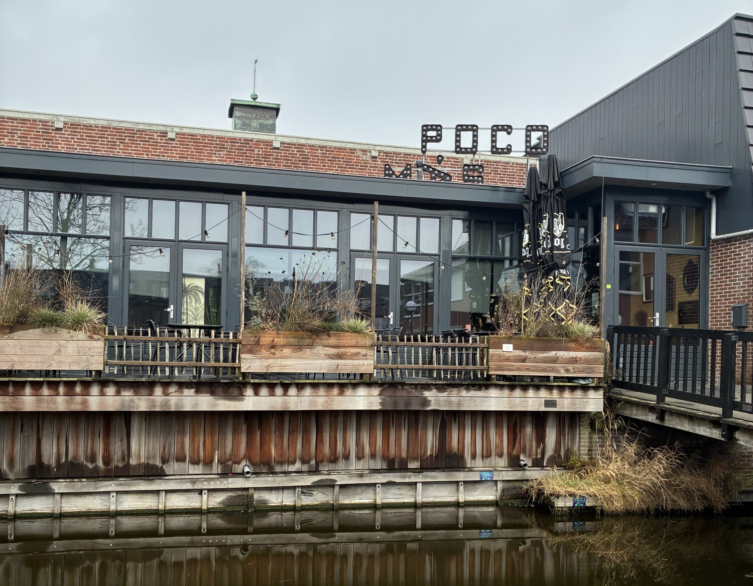 Foto van de voorkant van het restaurant Poco Mas