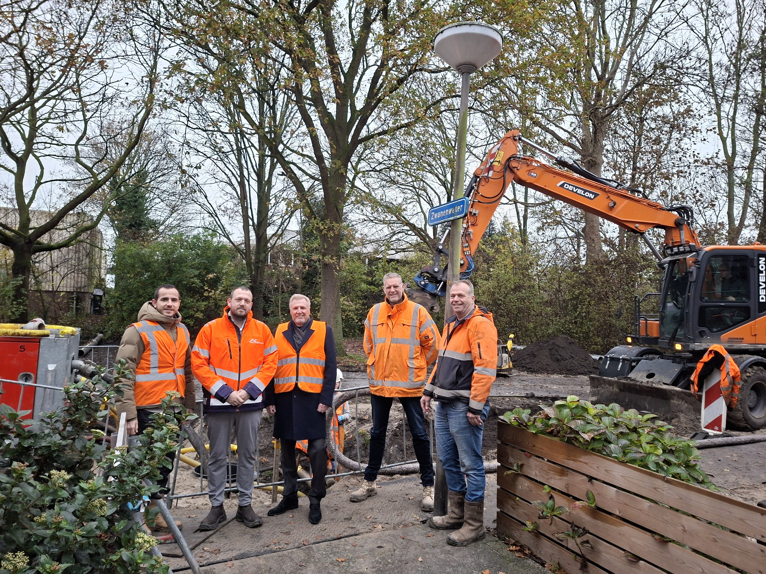 Wethouder Dolf Kistemaker aanwezig bij start werkzaamheden Roelofarendsveen Noord,